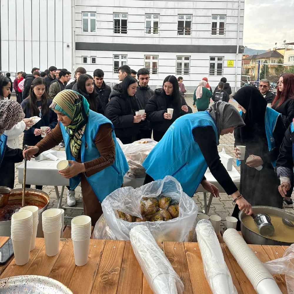 Bucak'ta Öğrencilere Sıcak Çorba İkramı 2