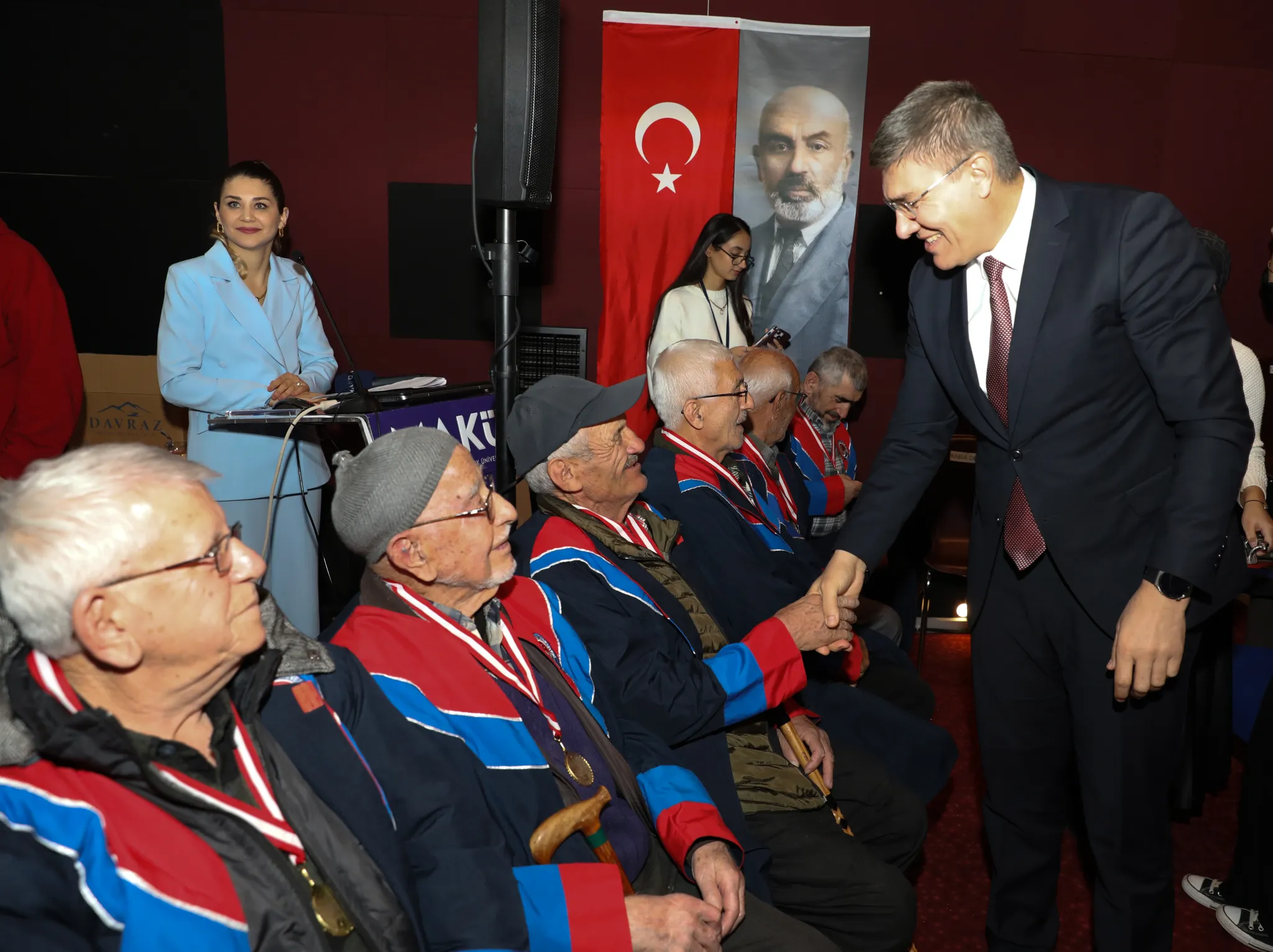 Burdur'da Huzurevi Sakinleri Mezuniyet Sevinci Yaşadı! 5