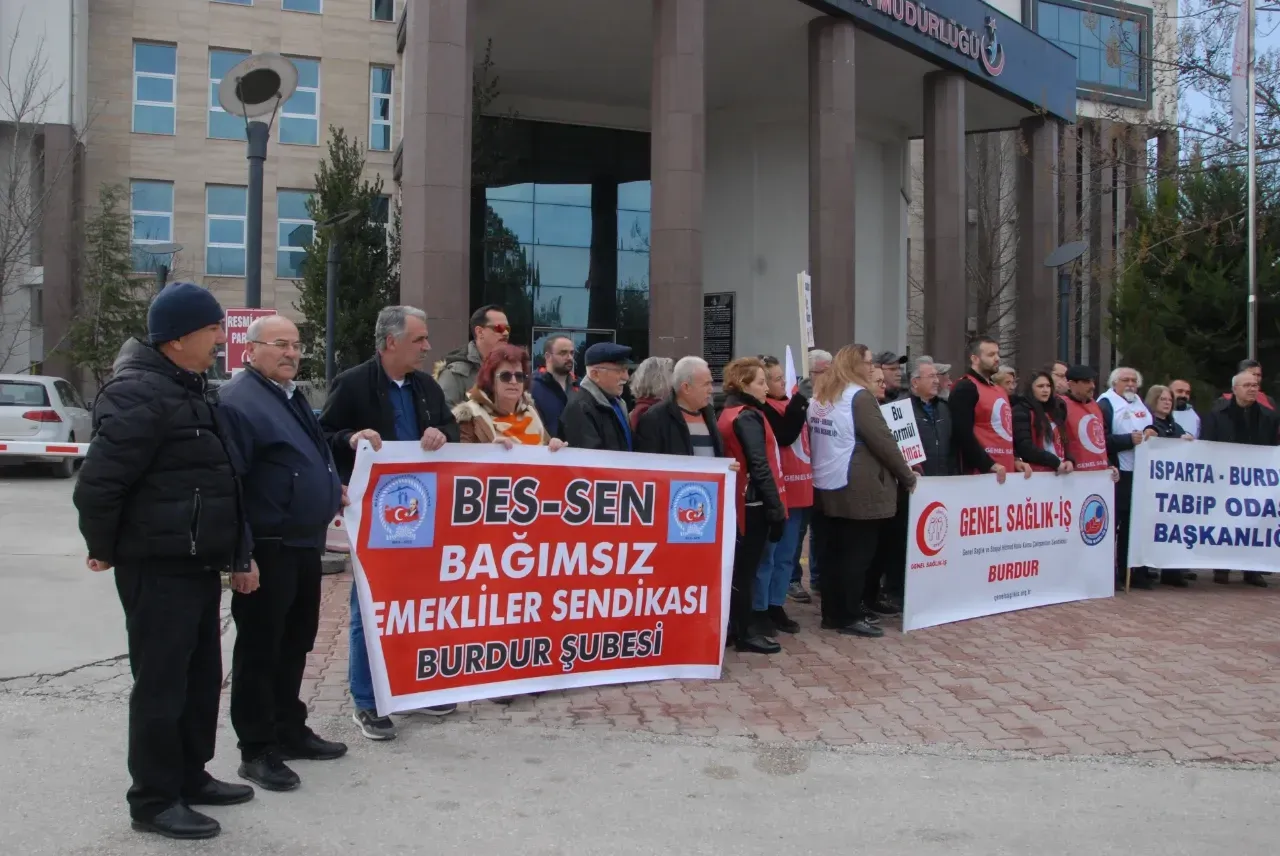 Burdur’da Sağlık Emekçileri İş Bıraktı 1