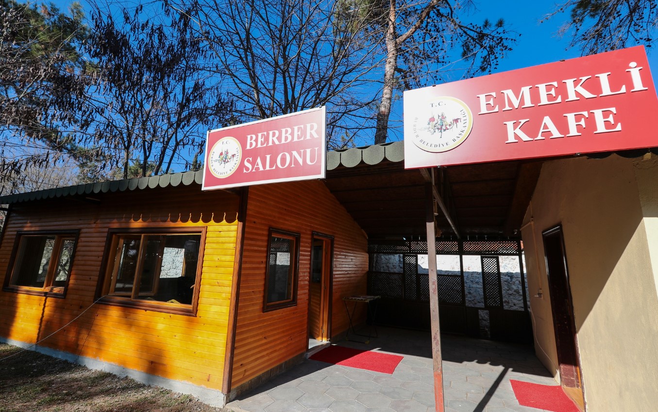 Emekli Kafe Berber