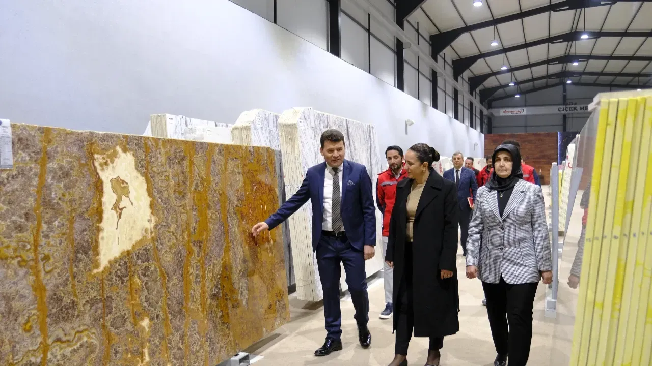 Vali Tülay Baydar, Burdur’daki Önemli Sanayi Tesislerini Gezdi 3