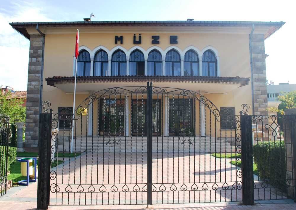 Yalvac Muzesinden Goturulen Tablolarin Akibeti Ne Oldu