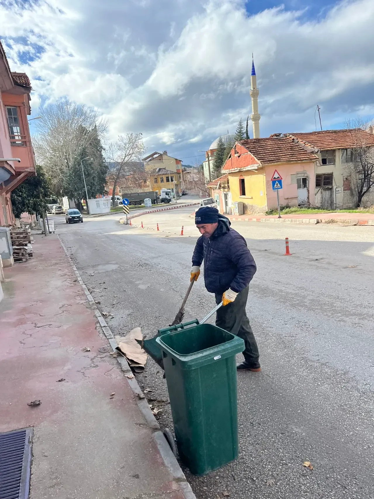 Burdur Belediyesi, Sabah 6’Da Temizlik Çalışmalarına Başlıyor! 2