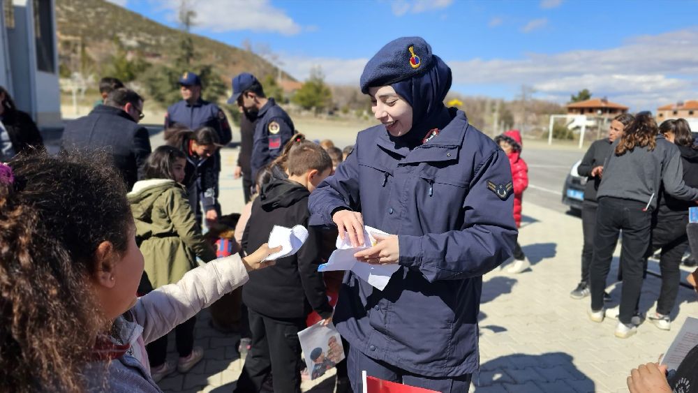 Burdur İl Jandarma Komutanlığı, Öğrencilere Yönelik Etkinlik Düzenledi 1