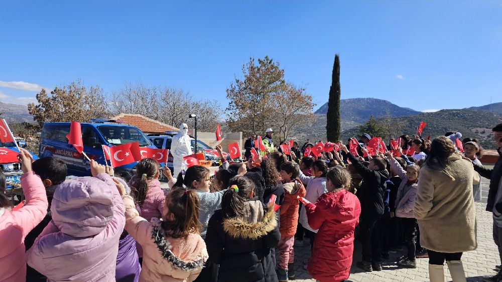 Burdur İl Jandarma Komutanlığı, Öğrencilere Yönelik Etkinlik Düzenledi 2