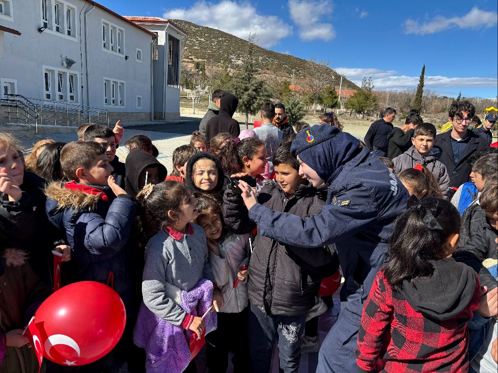 Burdur İl Jandarma Komutanlığı, Öğrencilere Yönelik Etkinlik Düzenledi 4