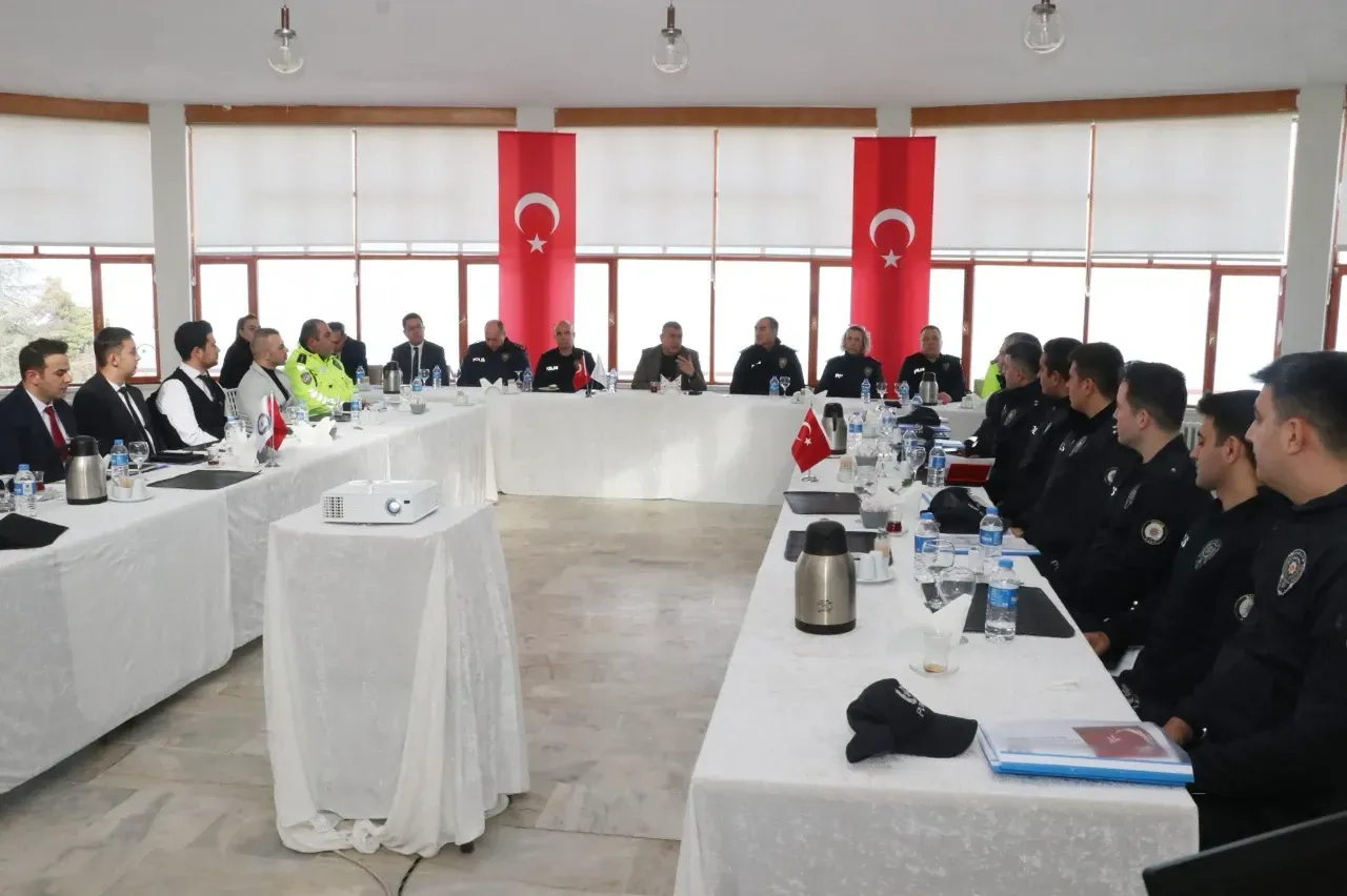 Burdur’da Güvenli Bir Şehir İçin Emniyetin Toplantısı 1