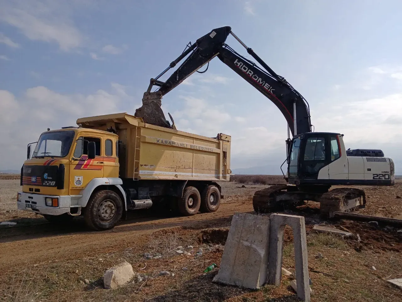 Karamanlı'da Yol Çalışmaları Ve Çevre Düzenlemesi Sürüyor! 2