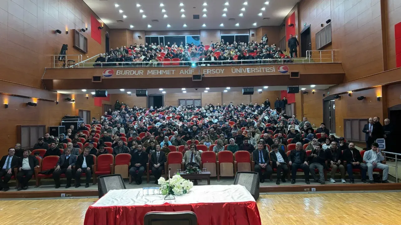 “Modern Dünyada Müslümanca Kalabilmek” Konferansına Yoğun İlgi! 3