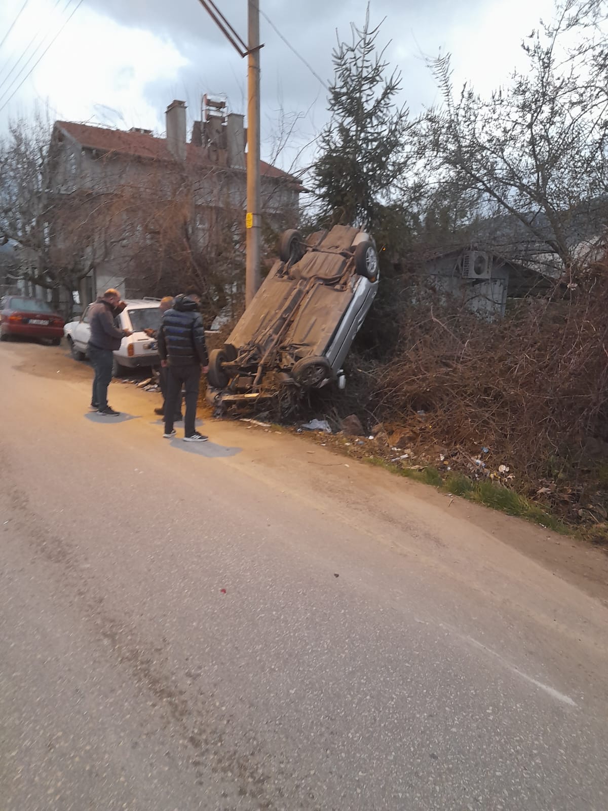 20 Yaşındaki Genç Trafik Trafik Kazasında Ağır Yaralandı1