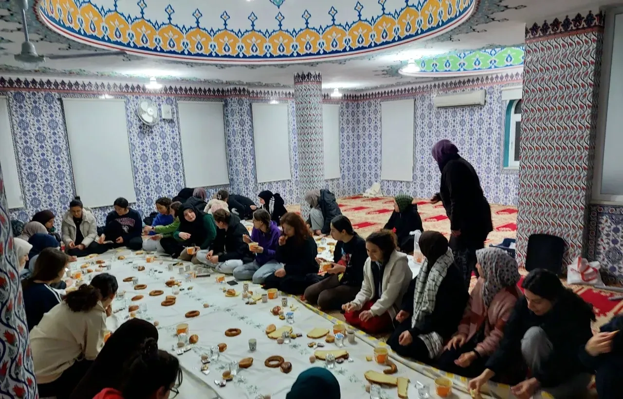 Bucak’ta Ramazan Coşkusu! Gençler İlk Sahurda Buluştu 3