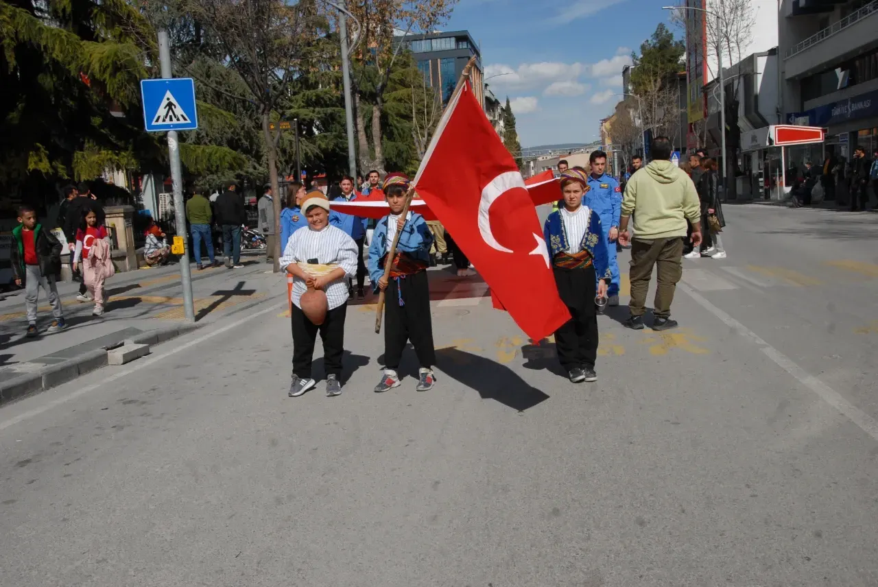 Burdur Yörükleri, Çanakkale Ruhunu Sokaklarda Canlandırdı! 1