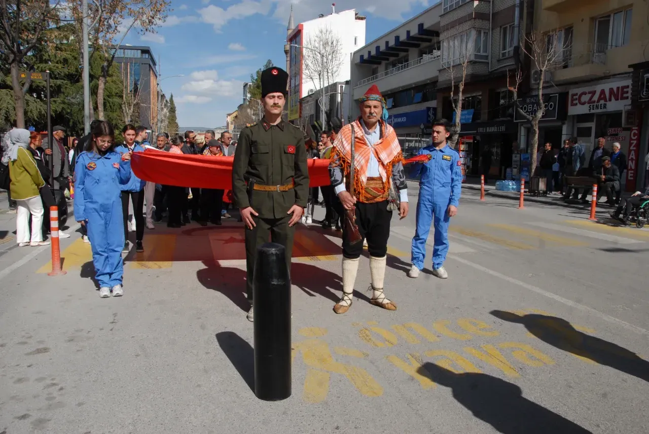 Burdur Yörükleri, Çanakkale Ruhunu Sokaklarda Canlandırdı! 2