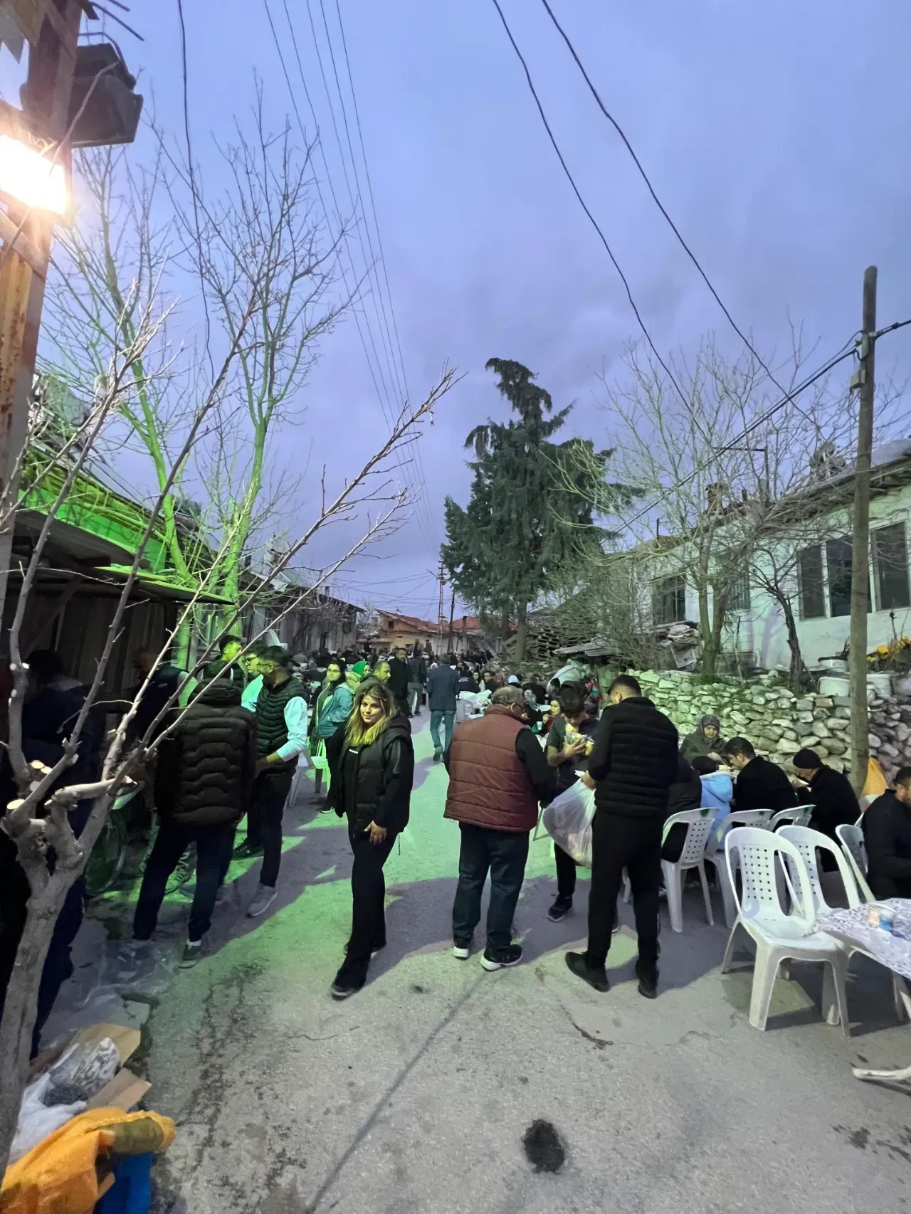 Burdur’un En Genç Muhtarından Mahalle Sakinlerine İftar Yemeği! 4