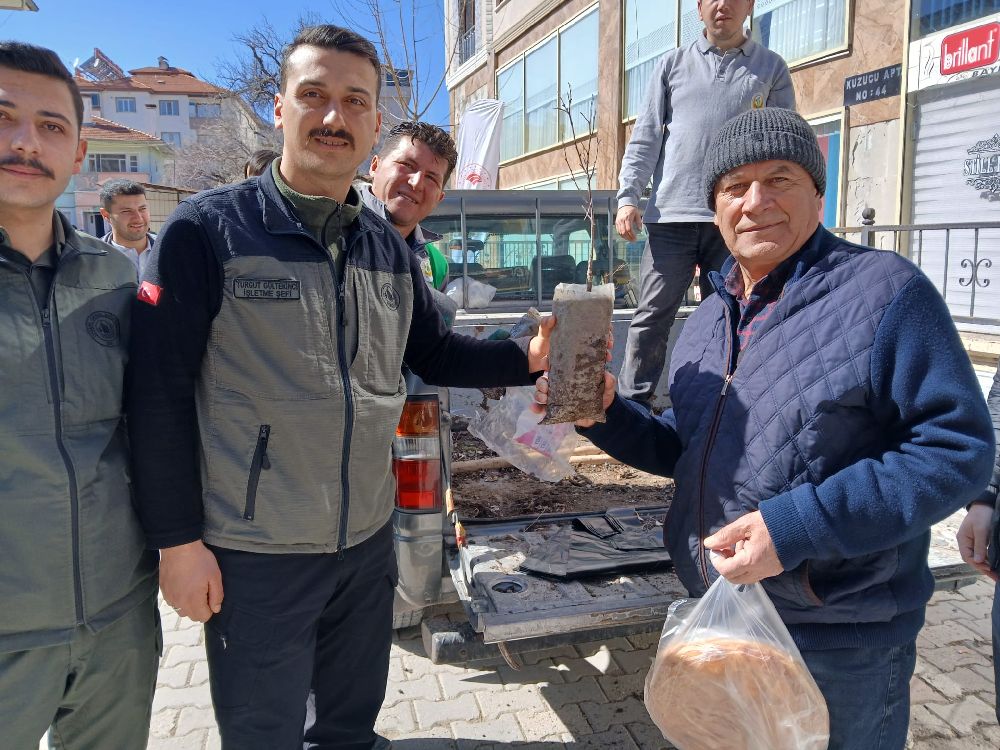 Gölhisar Orman İşletme Müdürlüğü 5 İlçede 10 Bin Fidan Dağıttı! 2