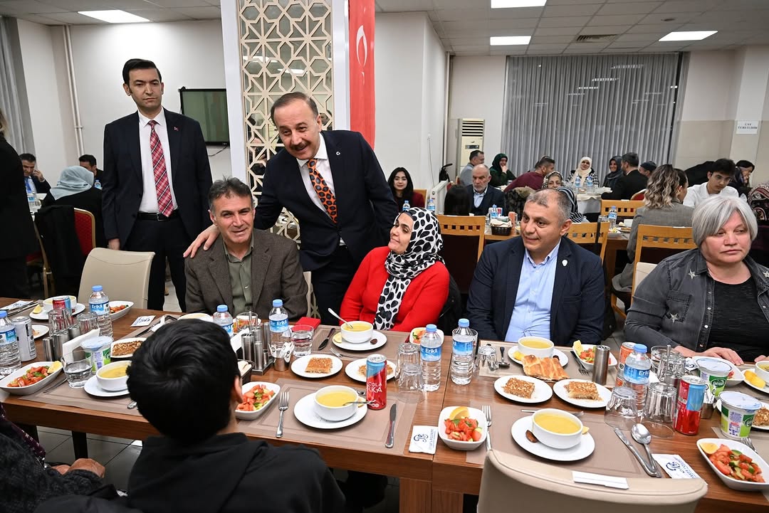 İl Emniyet Müdürlüğü’müzün, Emniyet Teşkilatımızın Aziz Şehitlerinin Bizlere Emaneti Olan Aileleri Ve Kahraman Gazilerimiz Onuruna Düzenlediği Iftar Programına Katıldık. Bu Mübarek Ramazan Ayında, Milletimizin B (5)