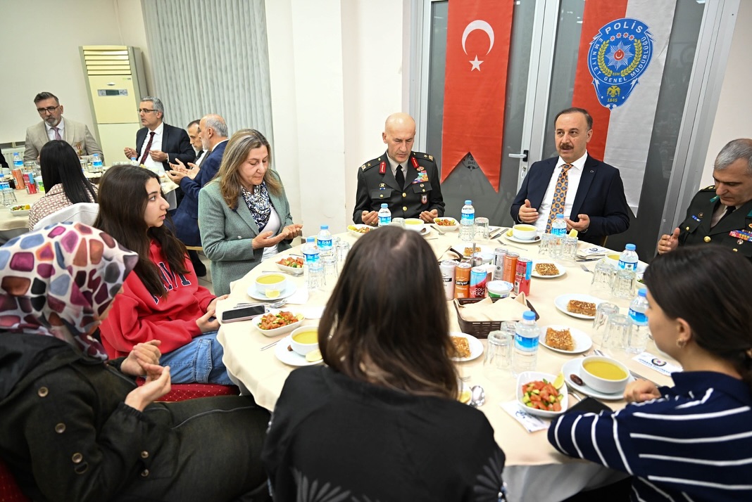 İl Emniyet Müdürlüğü’müzün, Emniyet Teşkilatımızın Aziz Şehitlerinin Bizlere Emaneti Olan Aileleri Ve Kahraman Gazilerimiz Onuruna Düzenlediği Iftar Programına Katıldık. Bu Mübarek Ramazan Ayında, Milletimizin Birli