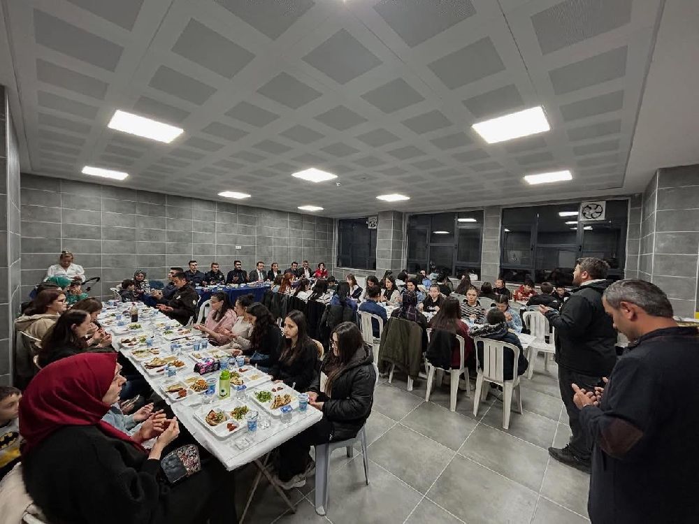 Karamanlı Anadolu Lisesi Yeni Binasında İlk İftar! 2