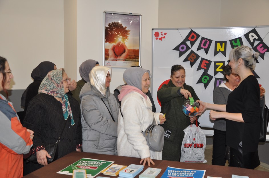 Manisa Sehir Hastanesinde Dunya Obezite Gunu Icin Bilgilendirme Stanti Kuruldu1