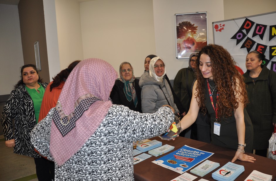 Manisa Sehir Hastanesinde Dunya Obezite Gunu Icin Bilgilendirme Stanti Kuruldu2