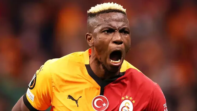 Victor Osimhen, Antalyaspor karşısında hat-trick yaparak ligde 20 gole ulaştı ve gol krallığında liderliğe yükseldi.
