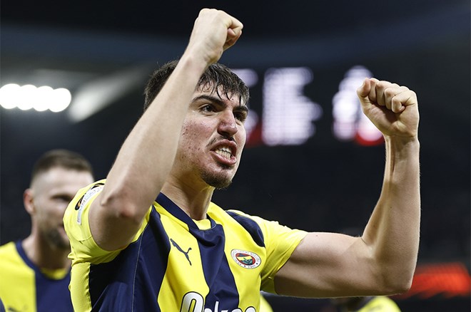 Fenerbahçe'nin genç yıldızı Yusuf Akçiçek’in transfer süreci şekilleniyor.