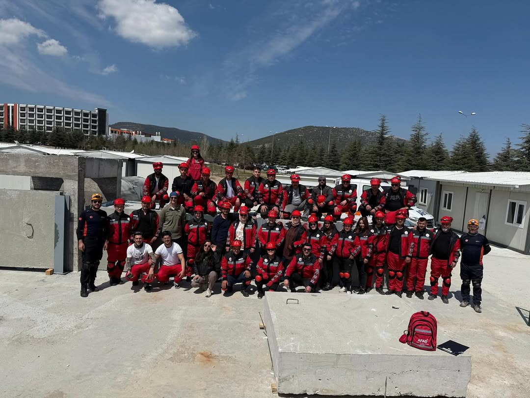 Arama Kurtarma Eği̇ti̇mi̇ Başariyla Tamamlandi4