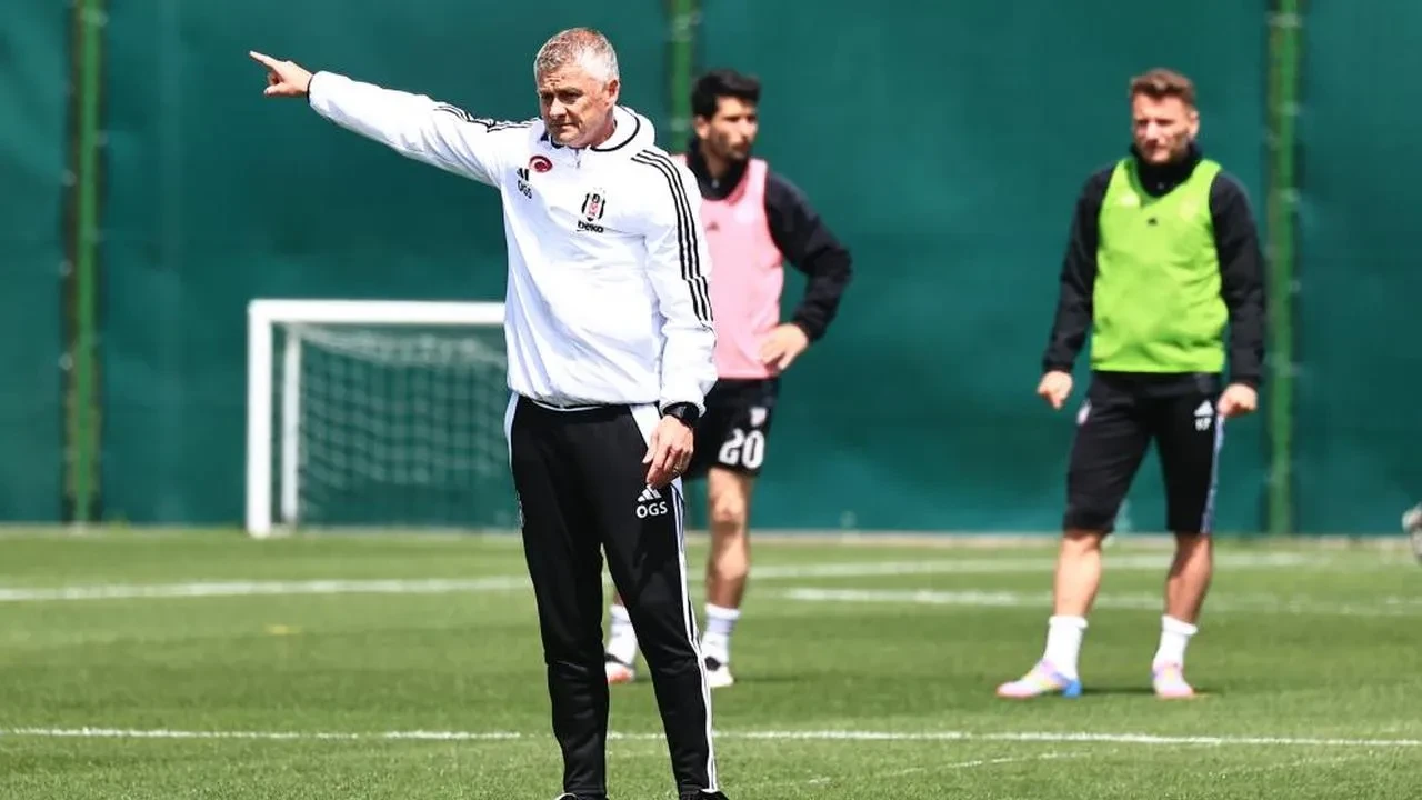 Fenerbahçe ile kritik derbiye hazırlanan Beşiktaş, antrenmanlarını yoğun tempoda sürdürüyor.