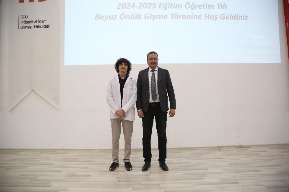 Burdur Eczacı Odası’ndan Genç Meslektaşlara Beyaz Önlük Desteği! 1
