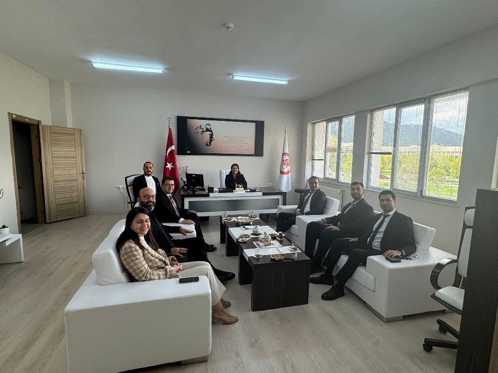 Burdur Eczacı Odası’ndan Genç Meslektaşlara Beyaz Önlük Desteği! 3