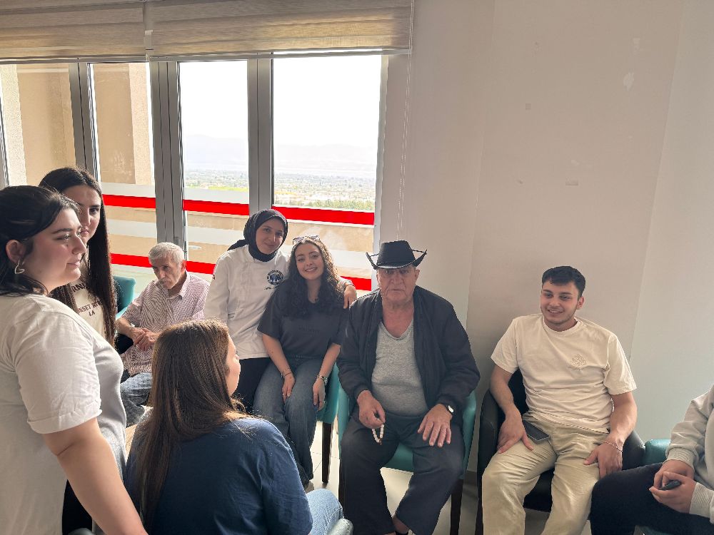 Burdur’da Aşçılık Öğrencilerinden Huzurevine Tatlı Sürpriz 1