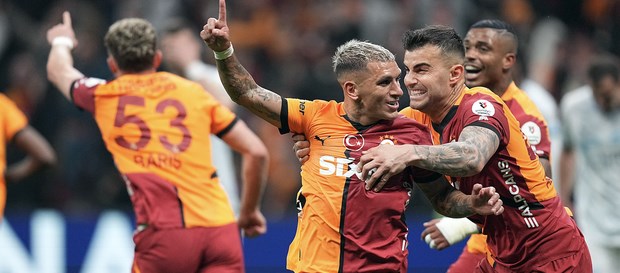 Süper Lig’de son 6 haftaya lider giren Galatasaray, kalan maçlarının 5’ini kazanması halinde şampiyonluğu garantileyecek