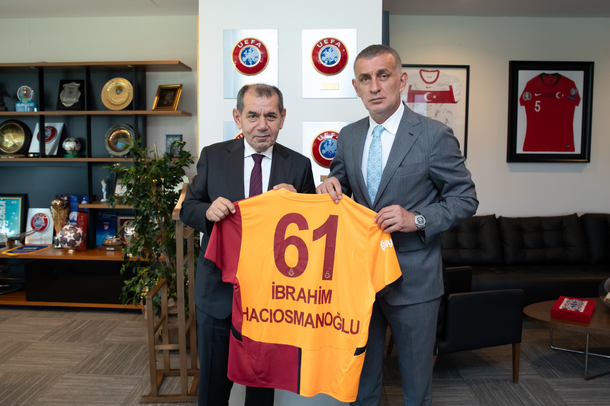 Galatasaray, 2003 doğumlu 2 yabancı oyuncu zorunluluğunun kaldırılması için Tahkim Kurulu’na başvurdu.