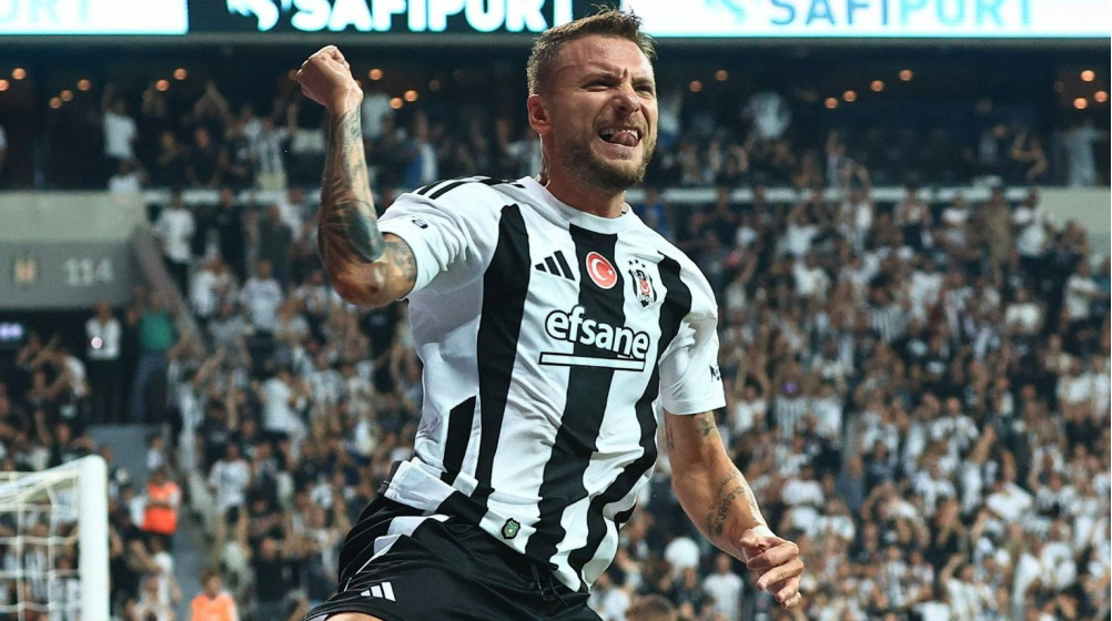 Immobile, sosyal medya üzerinden yaptığı açıklamayla gelecek sezon da siyah-beyazlı formayı giyeceğini duyurdu.