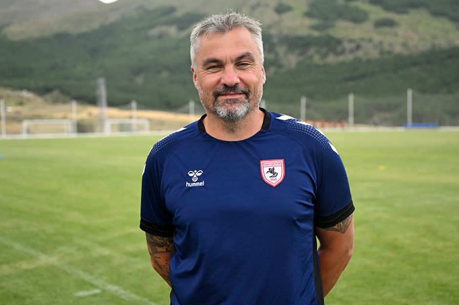 Samsunspor Teknik Direktörü Thomas Reis, hedeflerinin Süper Lig’i üçüncü sırada tamamlamak olduğunu açıkladı.
