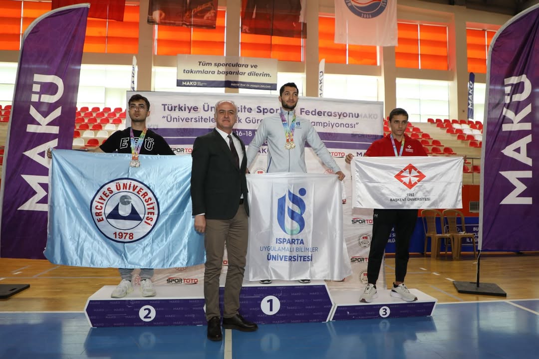 Türkiye Üniversiteler Arası Bilek Güreşinde Isubü’nün Bileği Bükülmediyüksek Lisans Öğrencimiz İbrahim Sail, Sağ Ve Sol Kol Yarışlarında Türkiye Şampiyonu Oldu.türkiye Üniversite Sporları Federasyonu Tarafından Orga