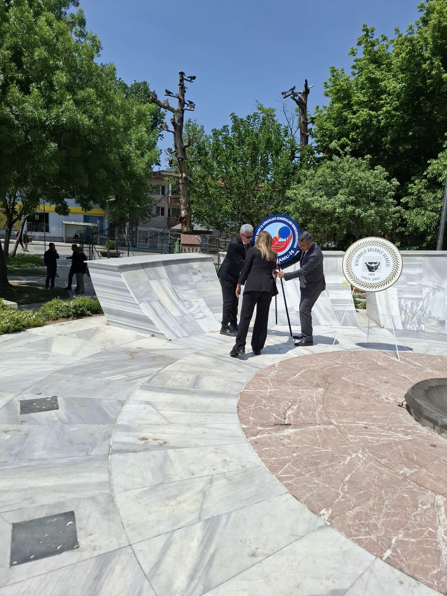 Asla Ayrılmayacağız (2)