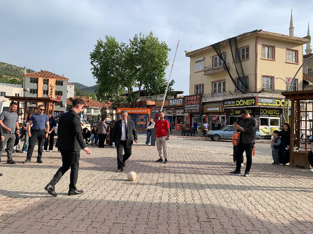 Bucak’ta Gençlik Coşkusu! 19 Mayıs Şöleni 7’Den 77’Ye Herkesi Buluşturdu 2
