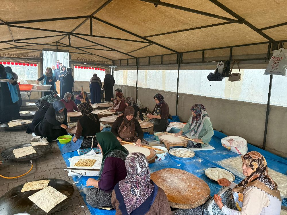 Bucak’ta Hayır Çarşısı Kuruldu! 4