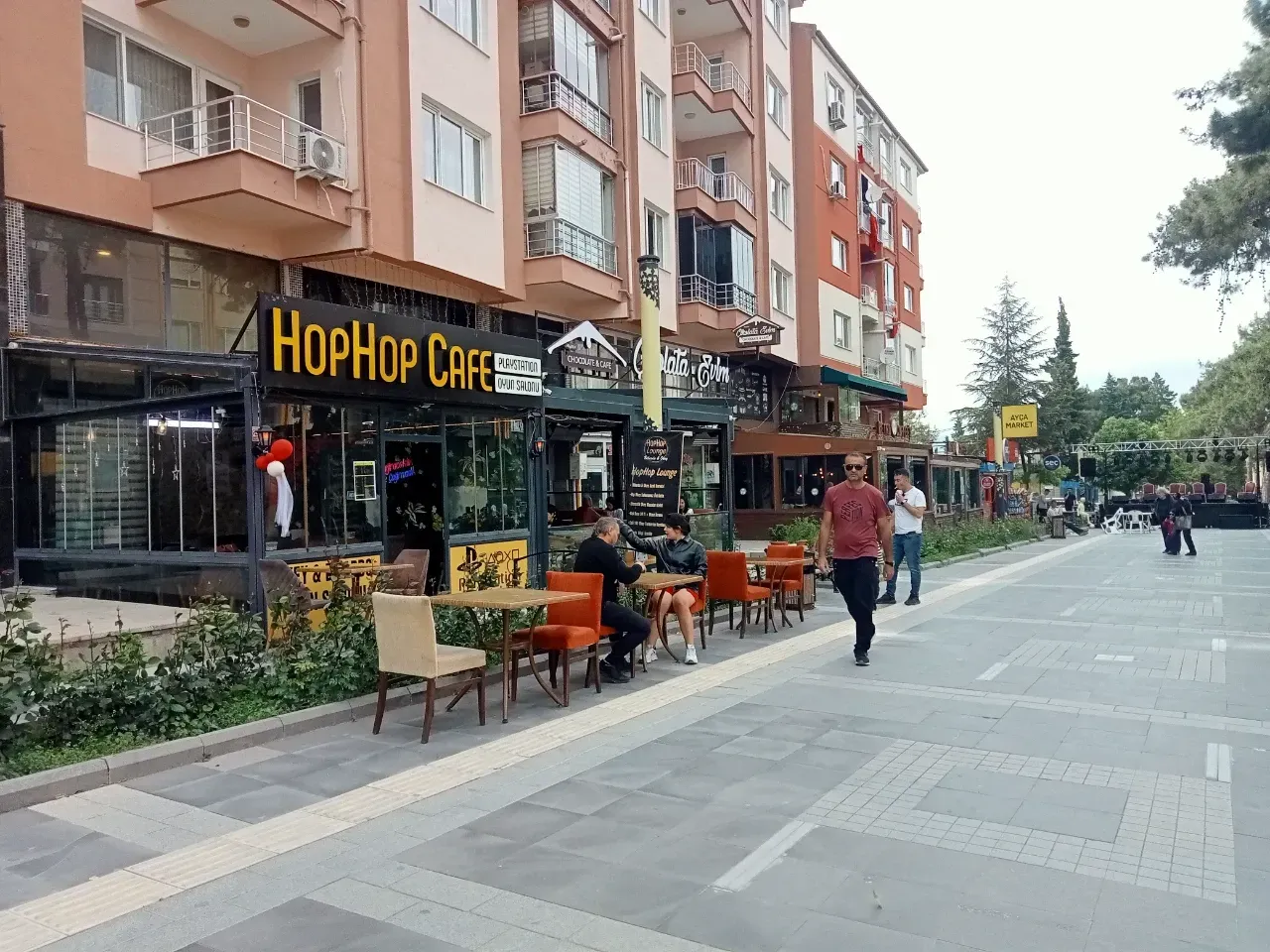 Burdur’da Cadde Festivali İstasyon Caddesi Açık Hava Kafeye Dönüştü 2