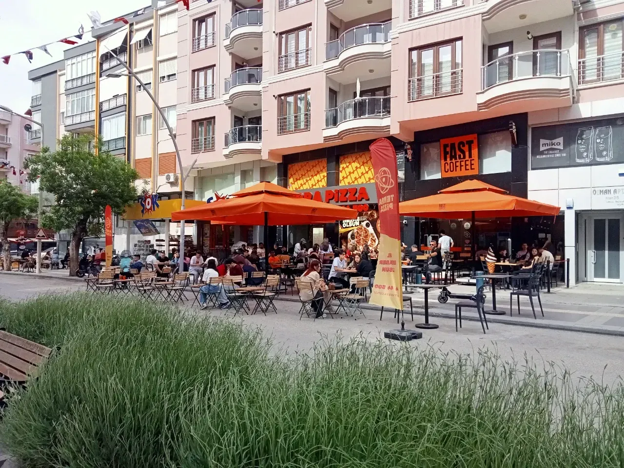 Burdur’da Cadde Festivali İstasyon Caddesi Açık Hava Kafeye Dönüştü 4