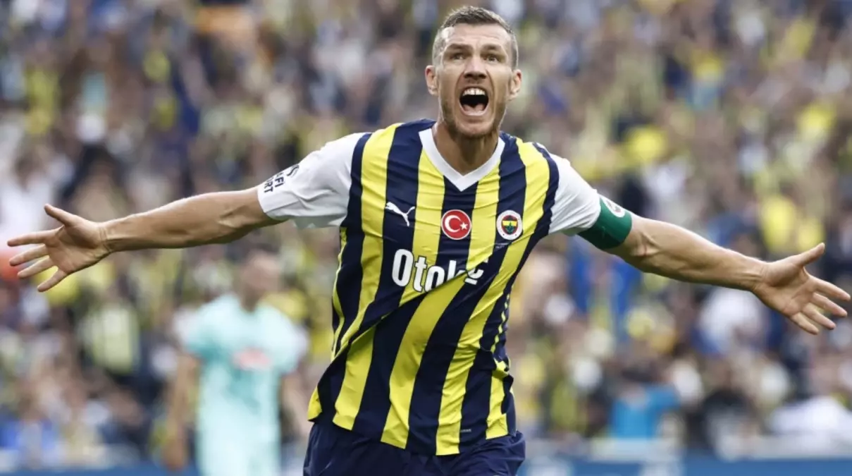 Dzeko’ya Fiorentina talip oldu. Boşnak yıldız, “Henüz belli değil” diyerek kararını erteledi.