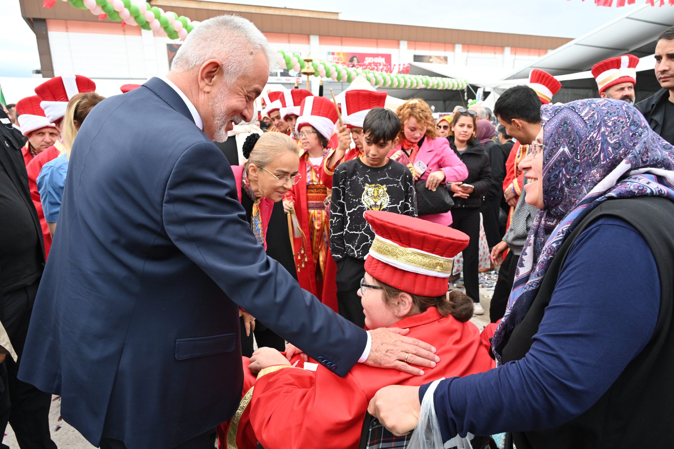 Gül Festivalinde Standlara Yoğun Ilgi (1)