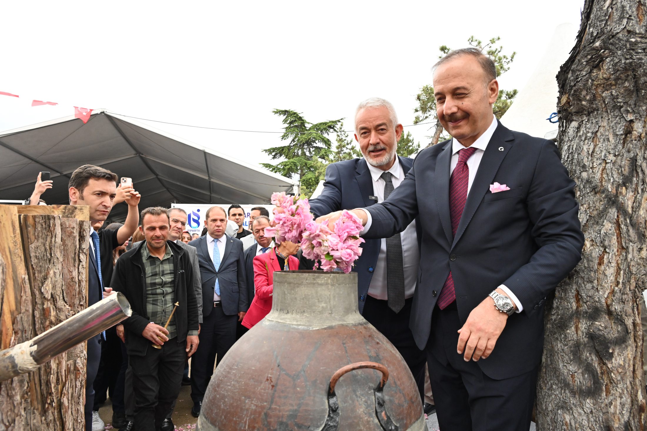 Gül Festivalinde Standlara Yoğun Ilgi (5)