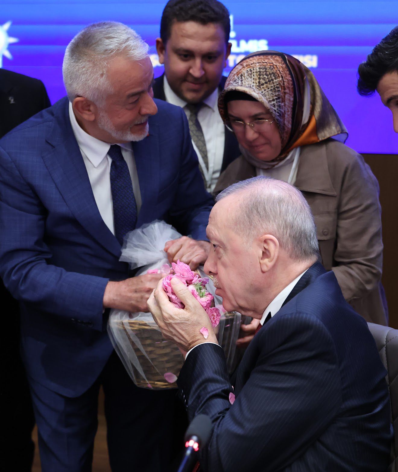 Gül Takdi̇mi̇