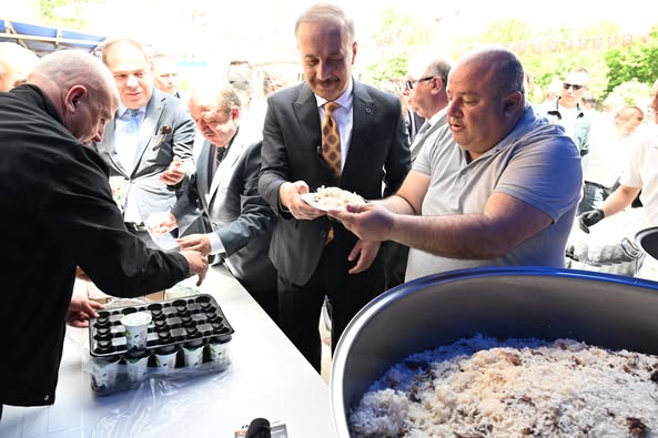 Isparta’nın Yöresel Lezzetleri Vatandaşların Beğenisine Sunuldu  (4)