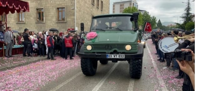 Klasik Otomobiller Gül Festivali Kortejine Renk Kattı2