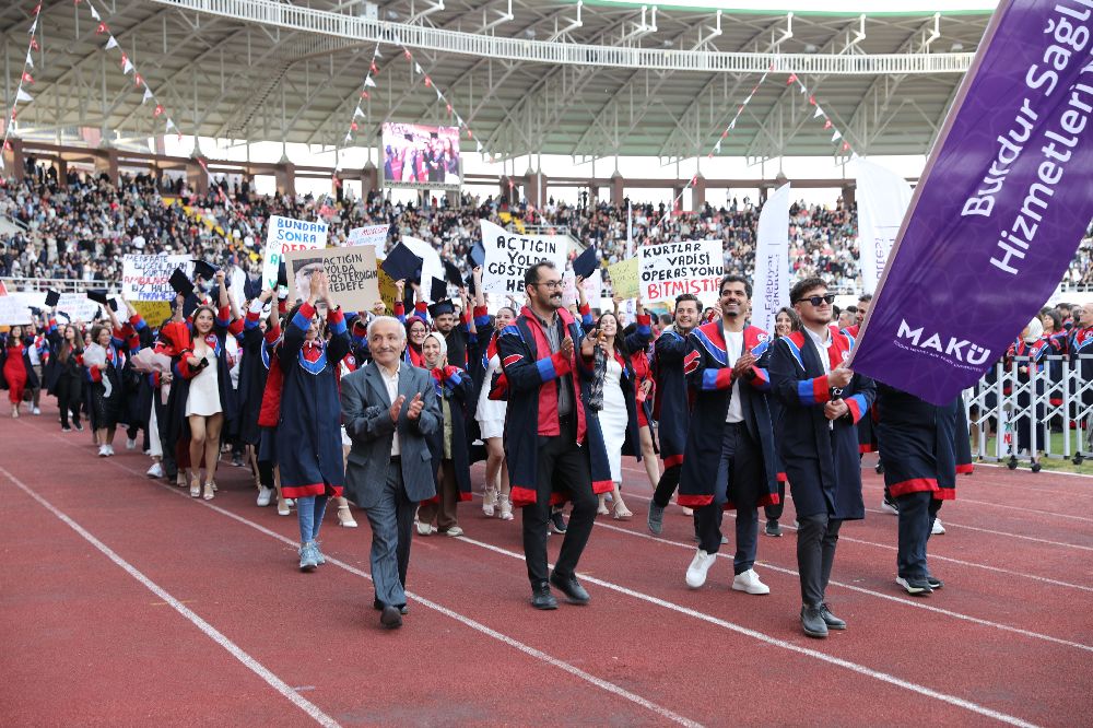 Makü’de Coşkulu Mezuniyet! 7 Bin Öğrenci Kep Attı, Unutulmaz Anlar Yaşandı 7