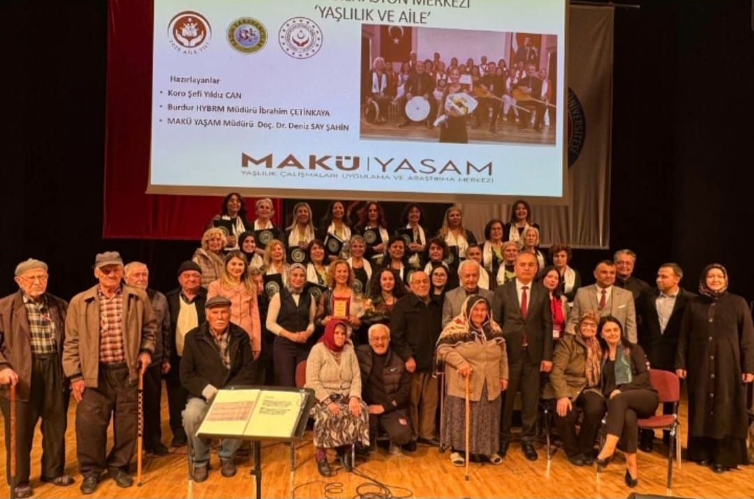 Makü’de Mezuniyetin En Anlamlı Karesi Gençler Ve Çınarlar Birlikte Kep Atacak 2