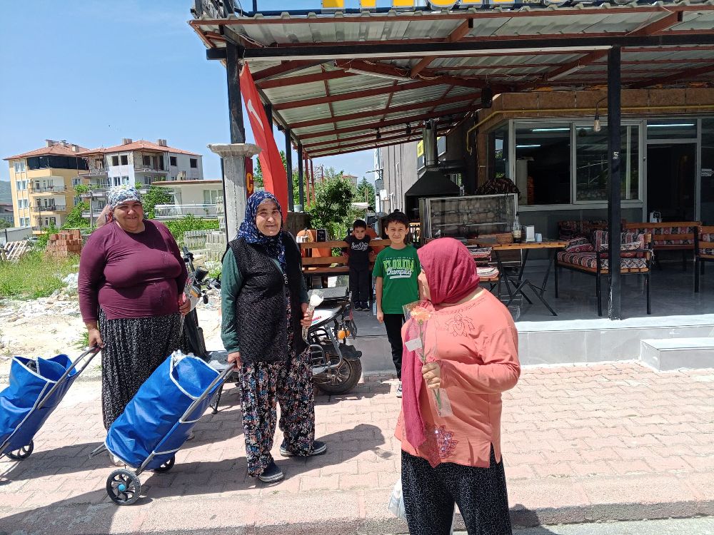 Murat Baba Sofrası’ndan Anneler Günü’nde Anlamlı İkram! 2